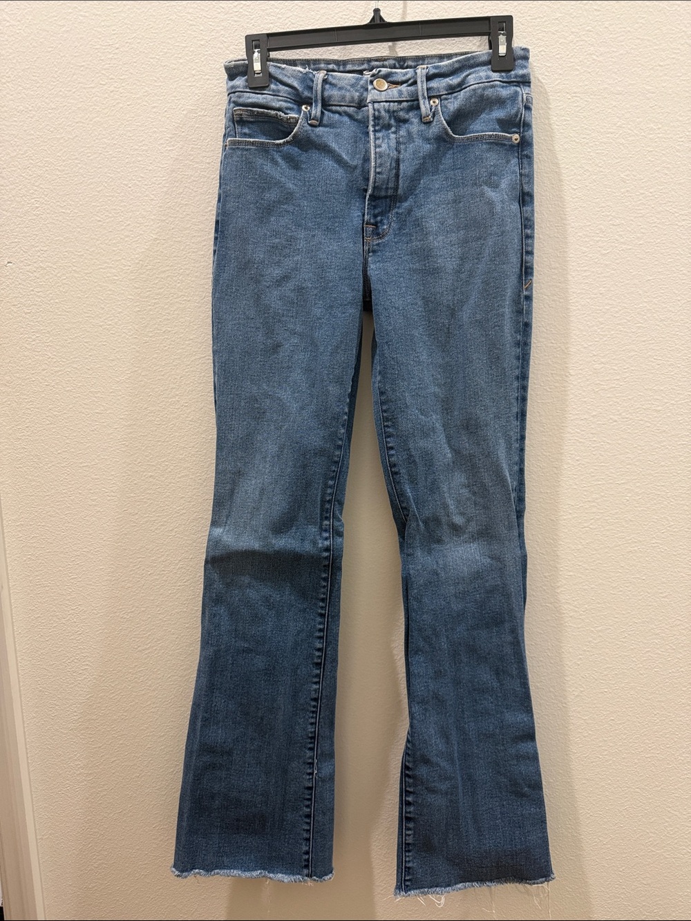 Good American Classic Women's Blue Jeans with Subtle Flare